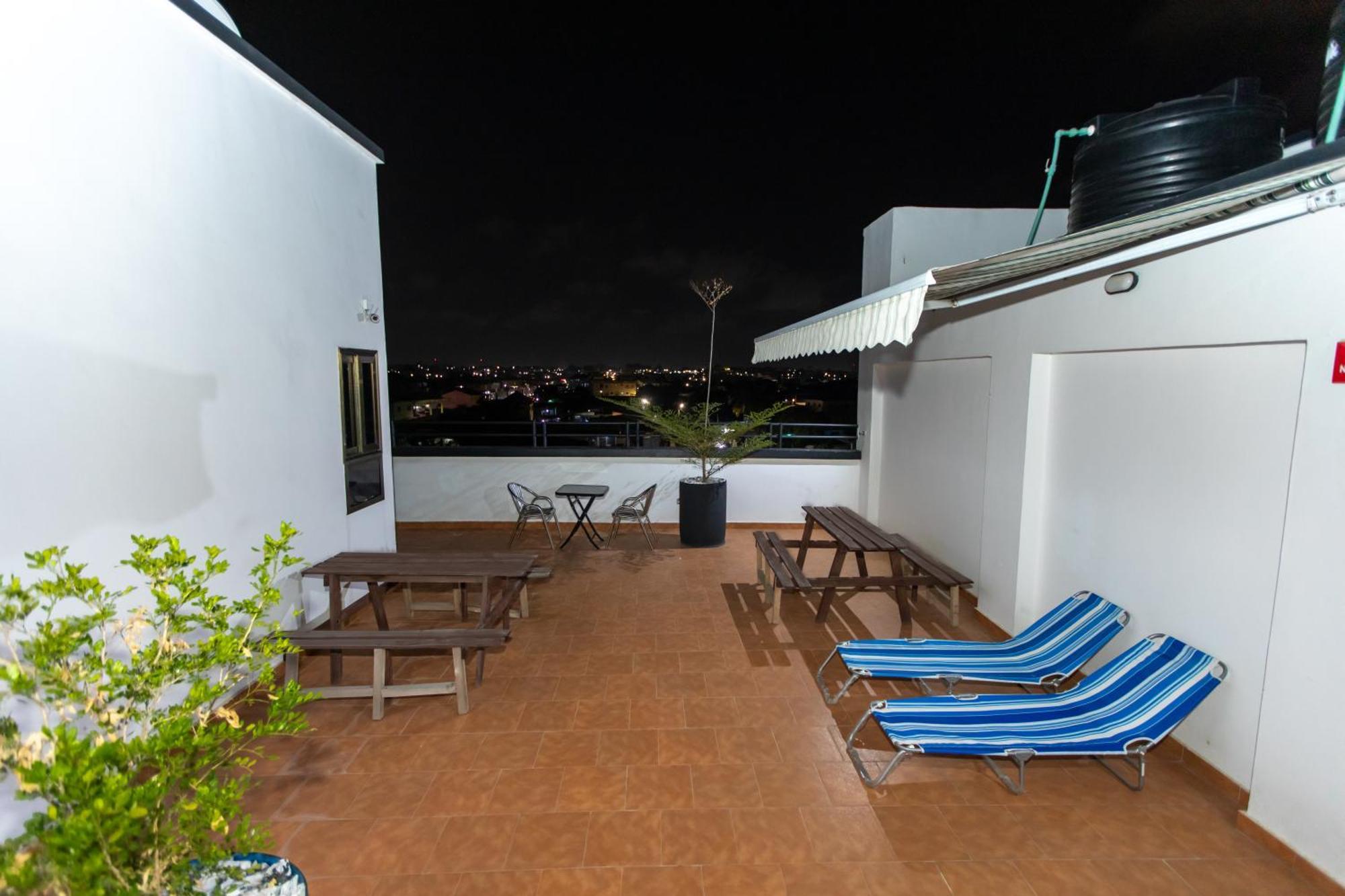 Washington Apartments - Just 25Mins Drive From The Airport Kwashieman Exterior foto